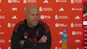 斯洛特谈基耶萨落选欧冠名单：他不满但是理解，这些天很努力训练